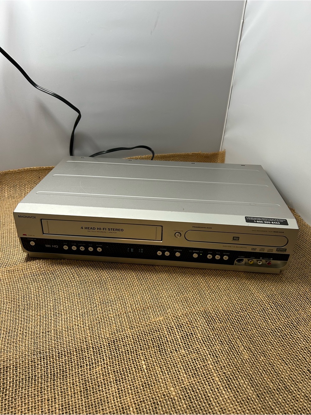 Magnavox DVD Recorder VCR MWR 20V6 No Remote Tested and Working Silver